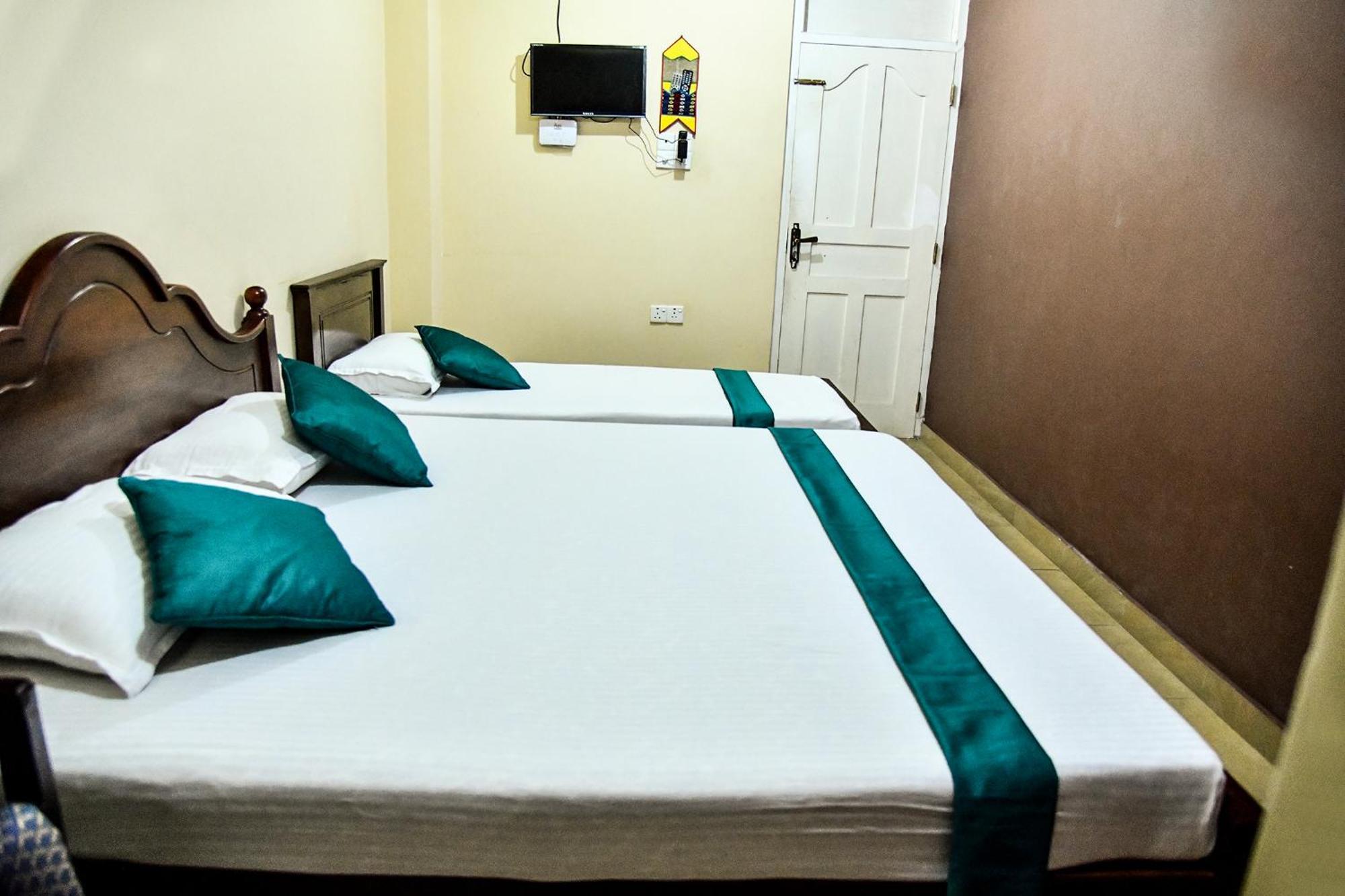 Sri Krishna Bhavan Hotel Hatton Exterior foto
